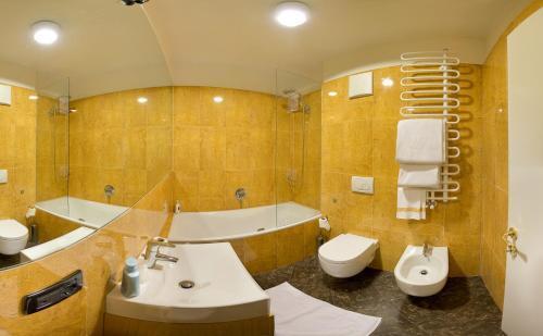 Hotel Cles Luaran gambar