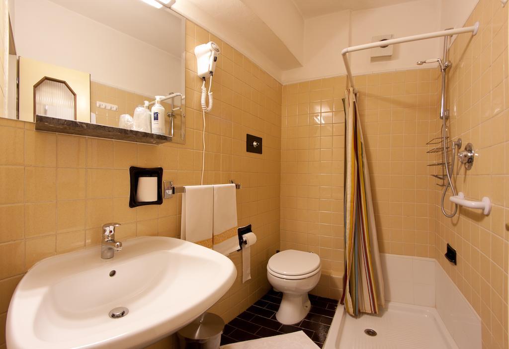 Hotel Cles Bilik gambar