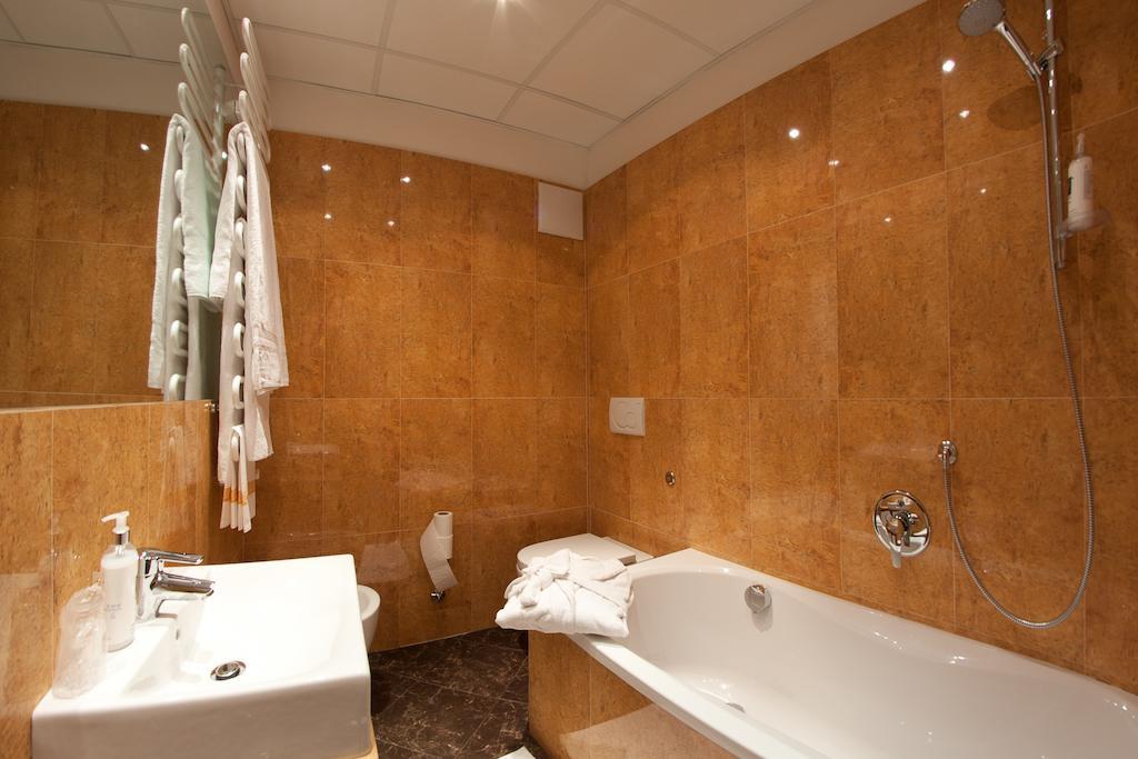 Hotel Cles Bilik gambar