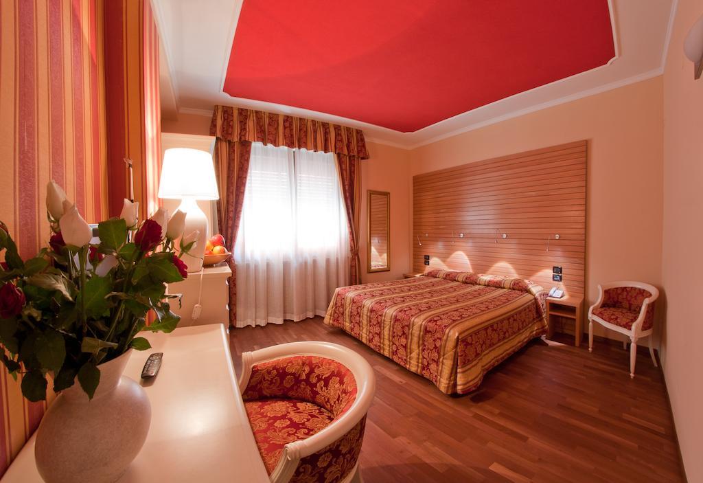 Hotel Cles Bilik gambar