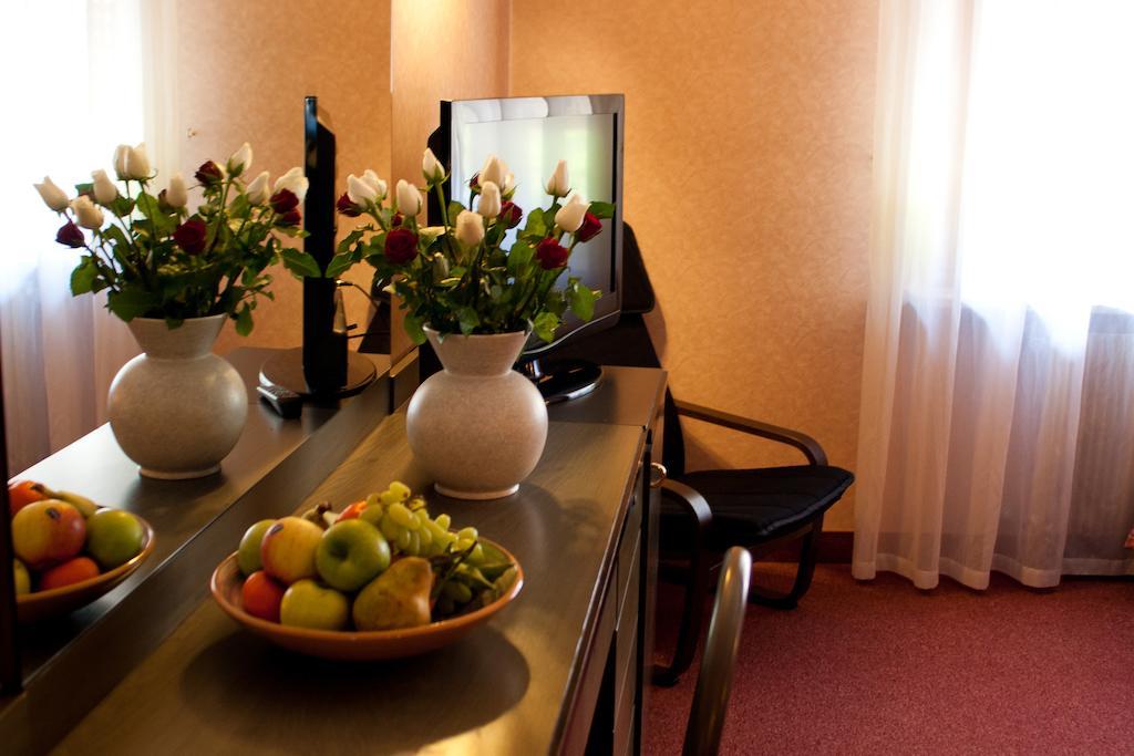 Hotel Cles Luaran gambar